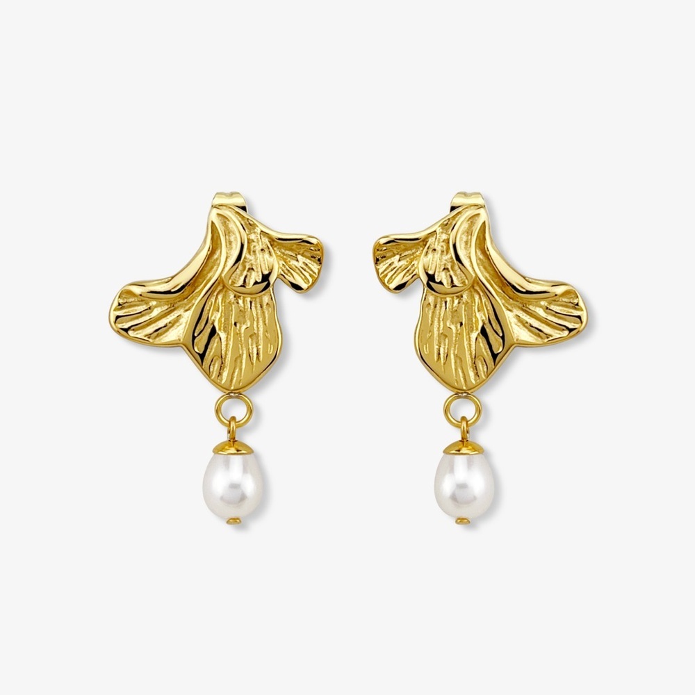 Bailey Earrings/ 6.5mm fresh water pearl earrings flower style
